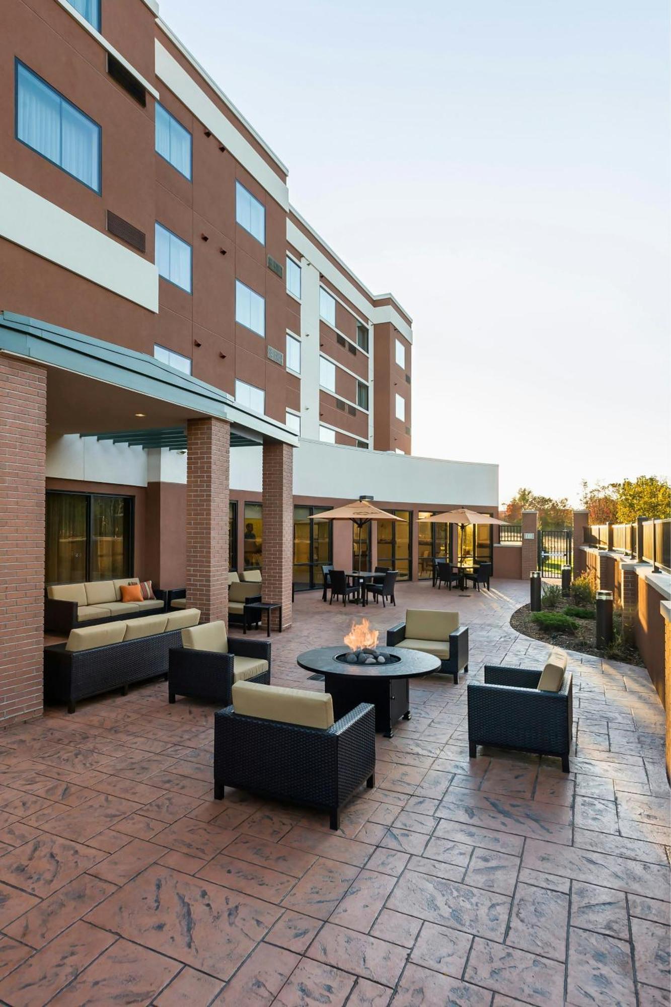 Courtyard By Marriott Kalamazoo Portage Eksteriør billede